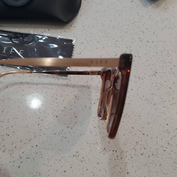 Diff Eyewear Tan Sunglasses